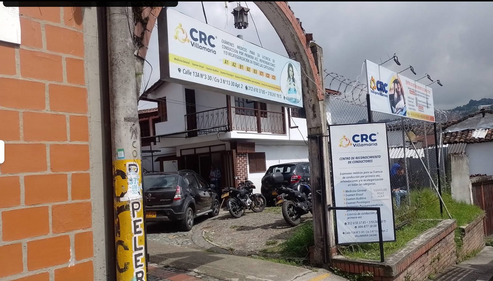 Entrada de CRC Inteligente Villamaría en la Calle 13A #3-30, con la marca registrada CRC®